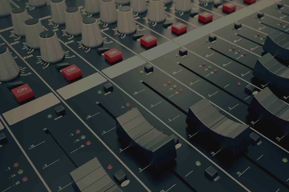 https://www.audiobeats.in/wp-content/uploads/2017/05/studio_service_01.jpg